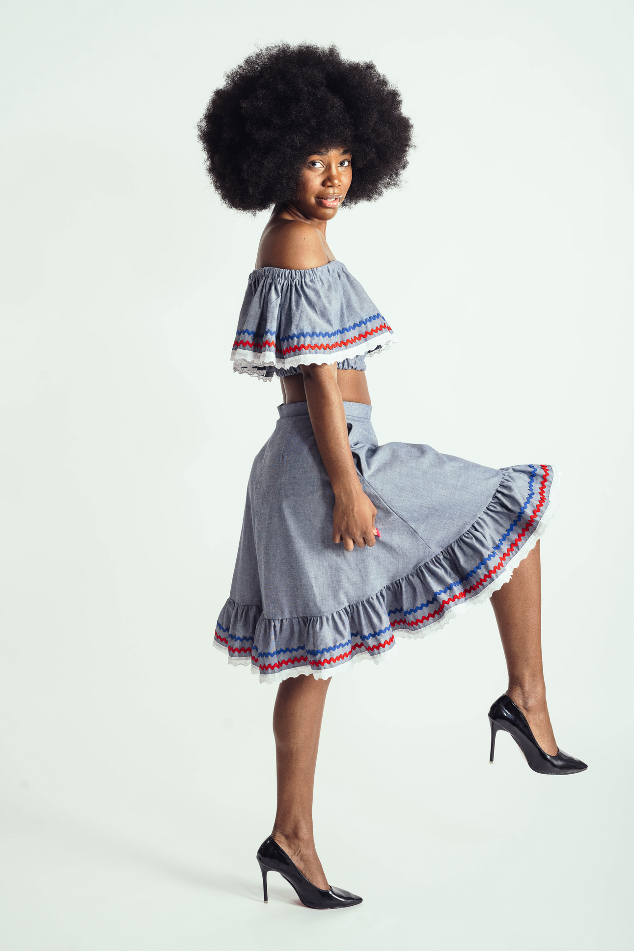 Jupe taille haute avec ric-rac bleu et rouge