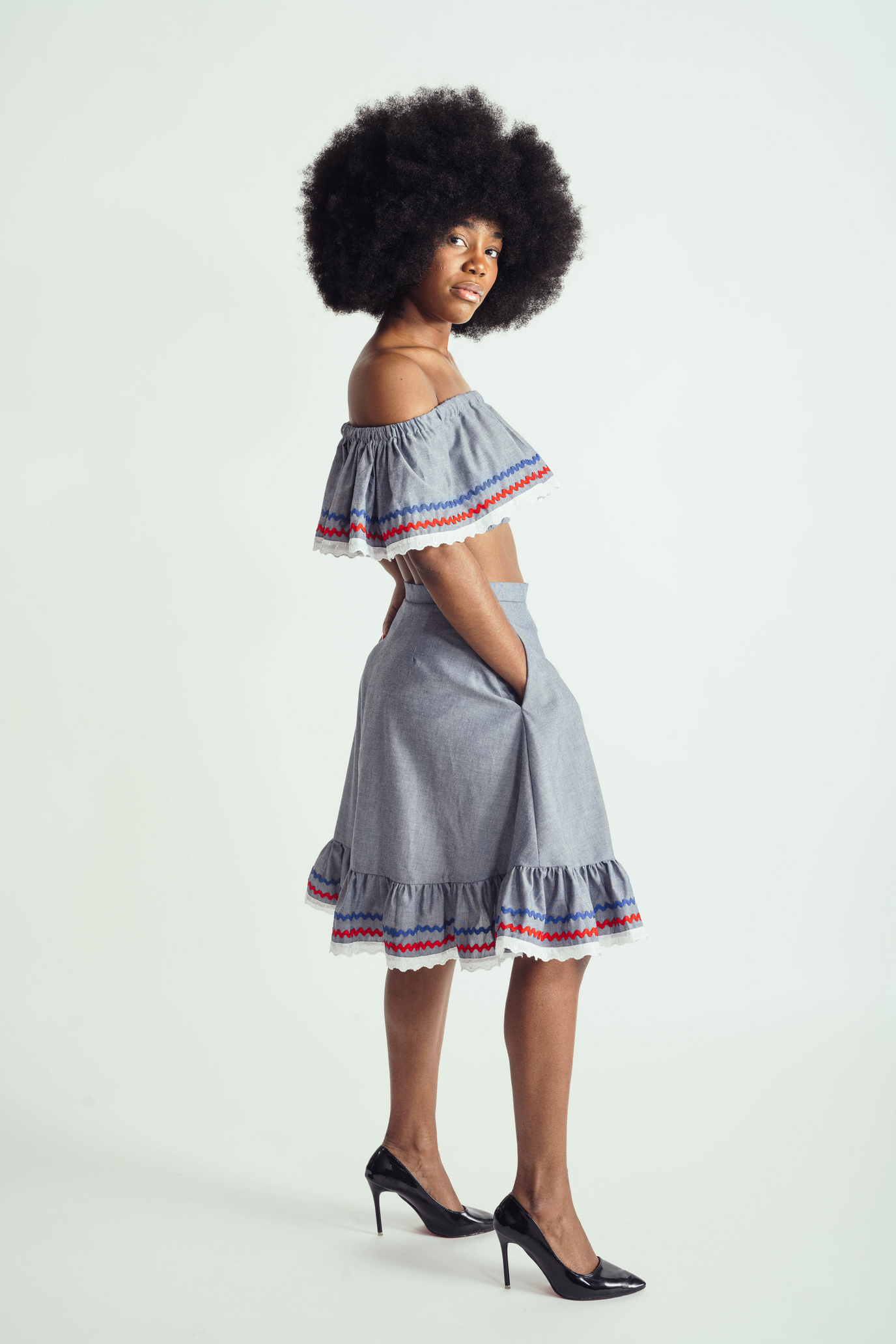 Jupe taille haute avec ric-rac bleu et rouge